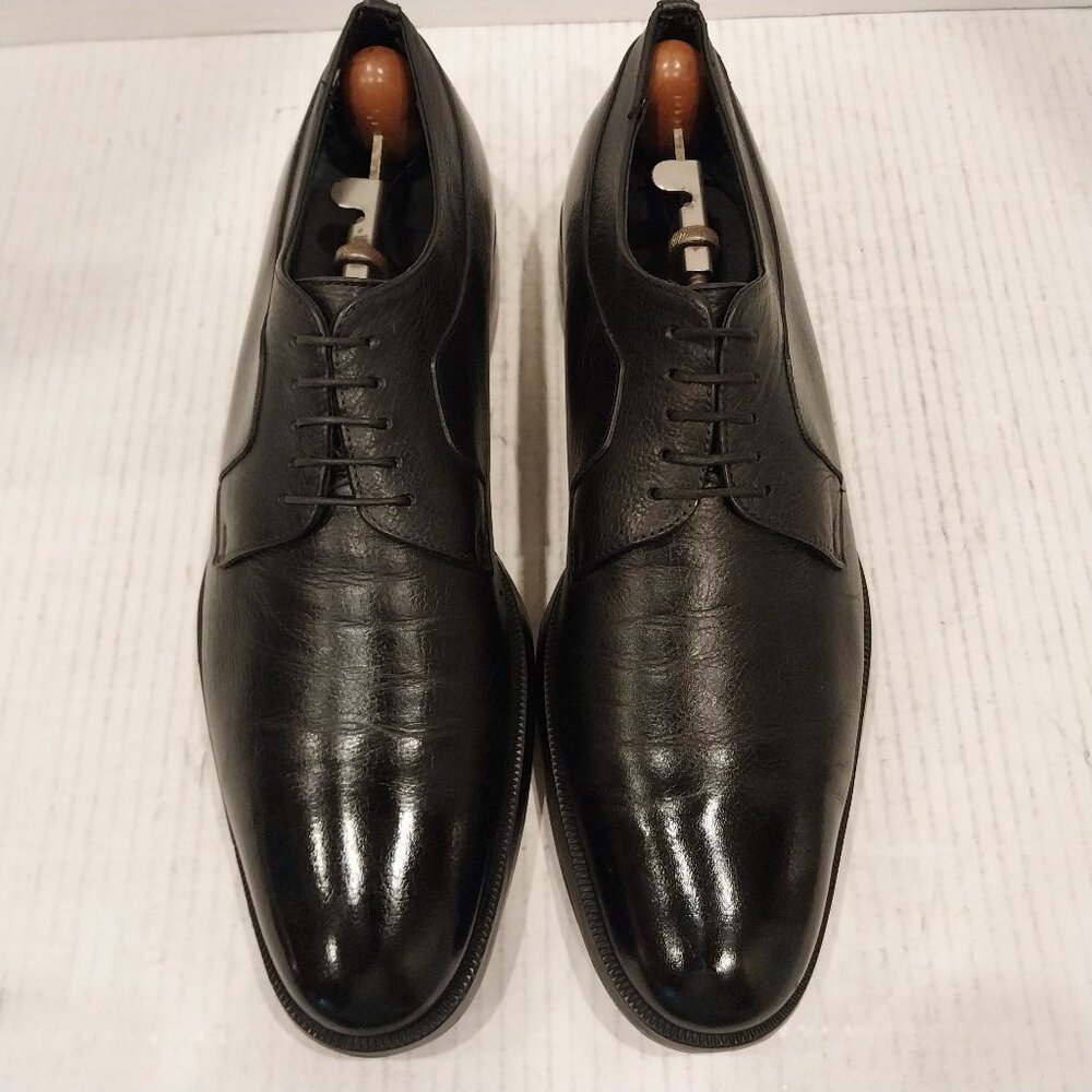 SALVATORE FERRAGAMO men's size 9.5 D black Derby.